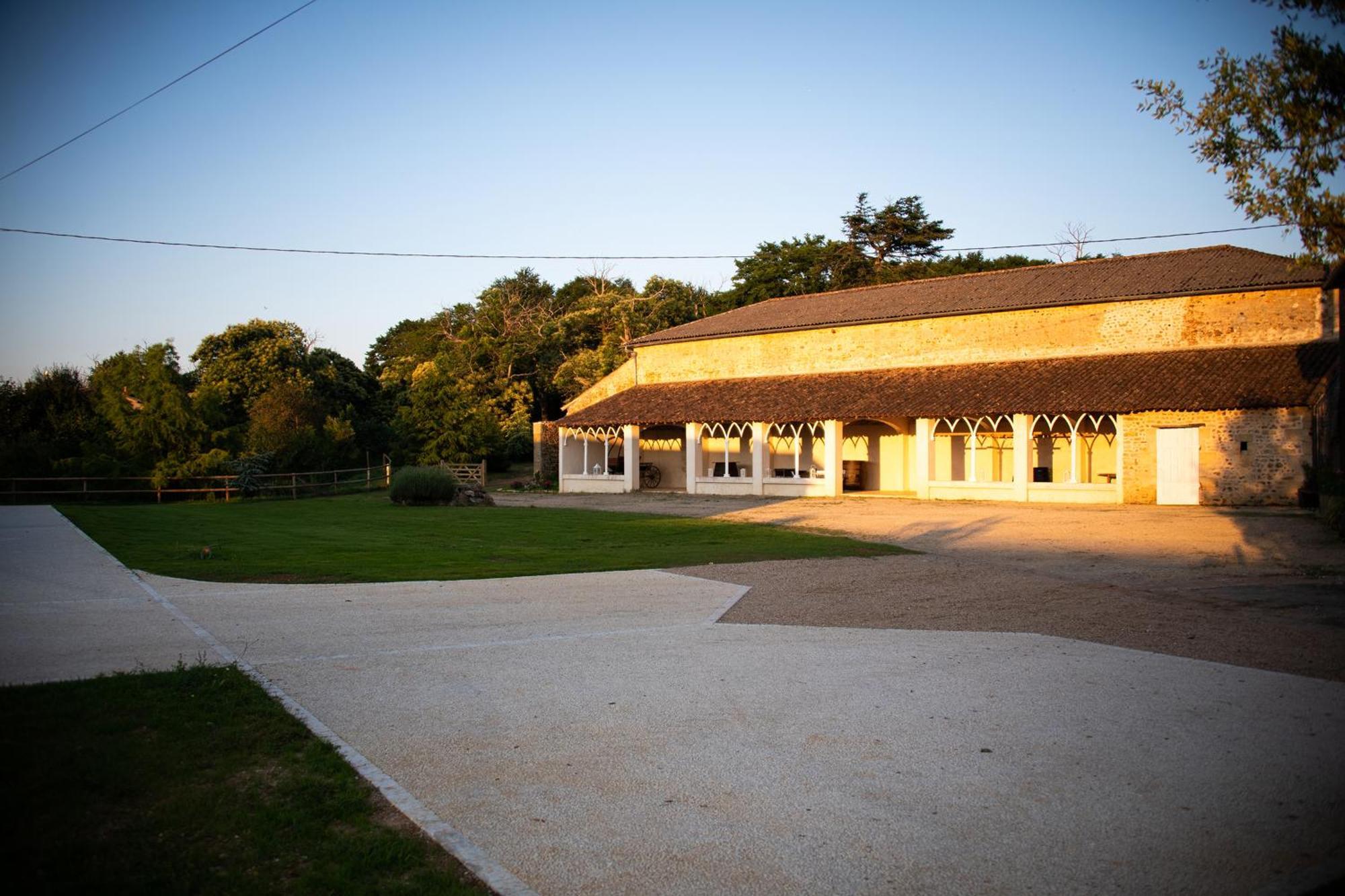 Domaine De La Briouse Bed & Breakfast Sanxay Luaran gambar